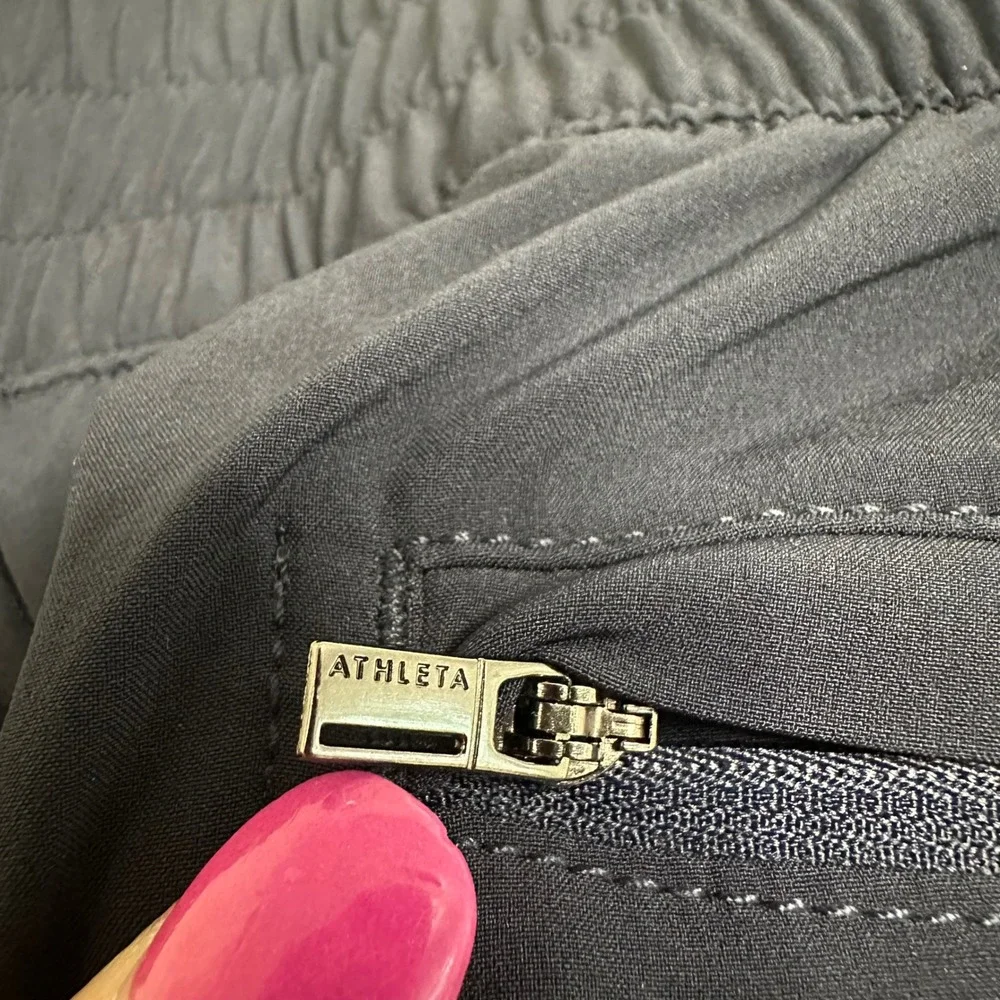 Athleta Trekkie North Shorts Women L Navy Pockets Hiking Outdoor Elastic Waist
